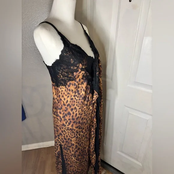 We are HAH! | NWoT medium | leopard print true wrap midi dress w/black lace - Picture 5 of 14